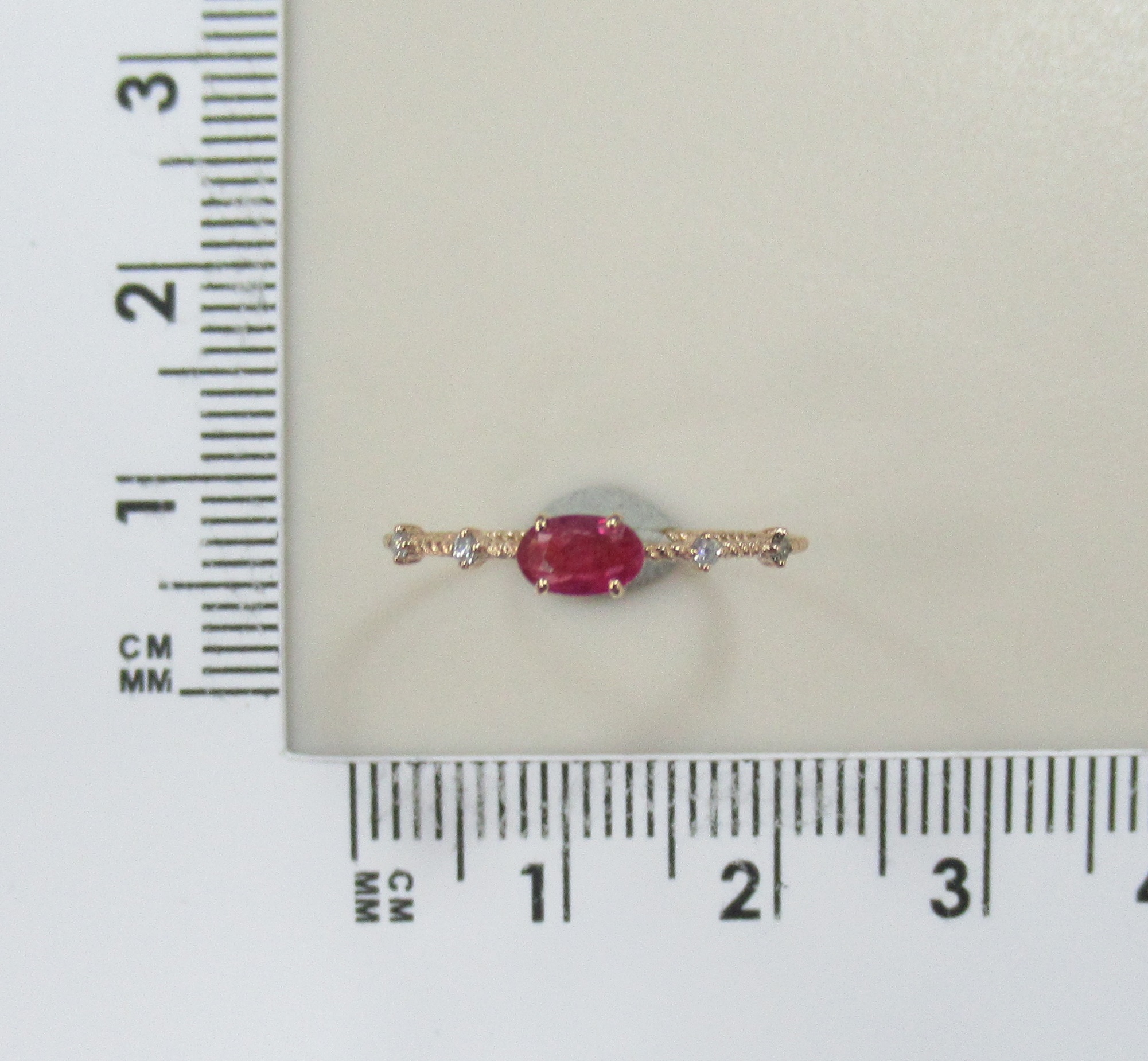 Кольцо из золота с рубином